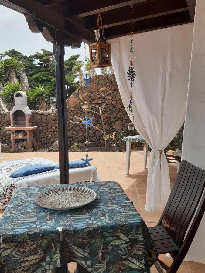 Tipica Lanzarote House Only Adults Bed and Breakfast Tías Exteriör bild