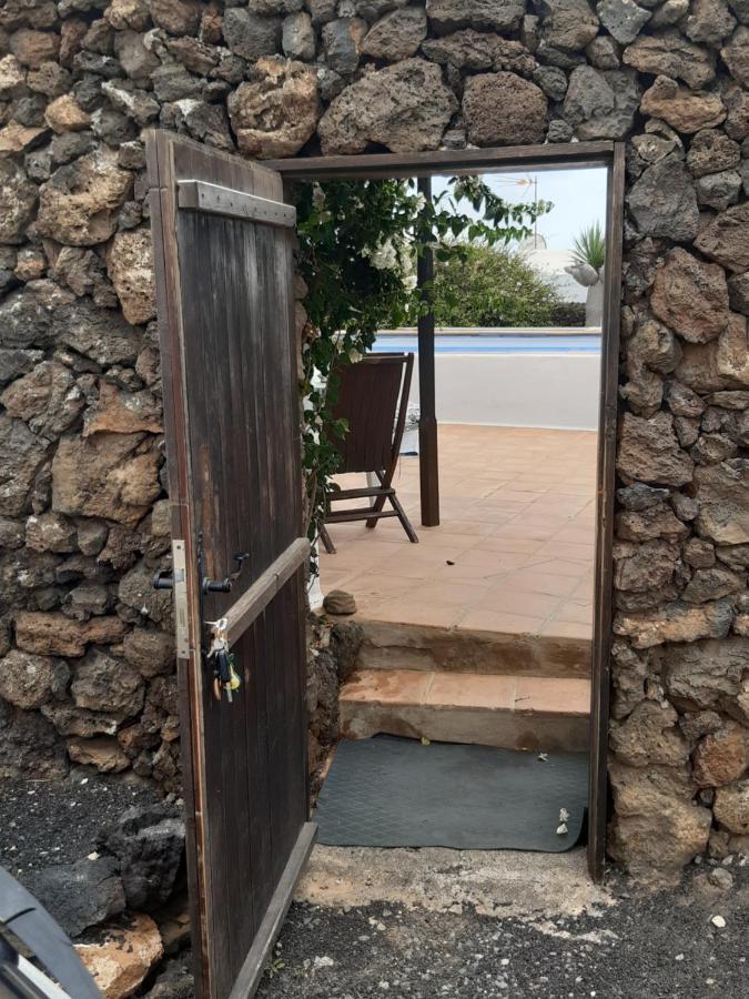 Tipica Lanzarote House Only Adults Bed and Breakfast Tías Exteriör bild