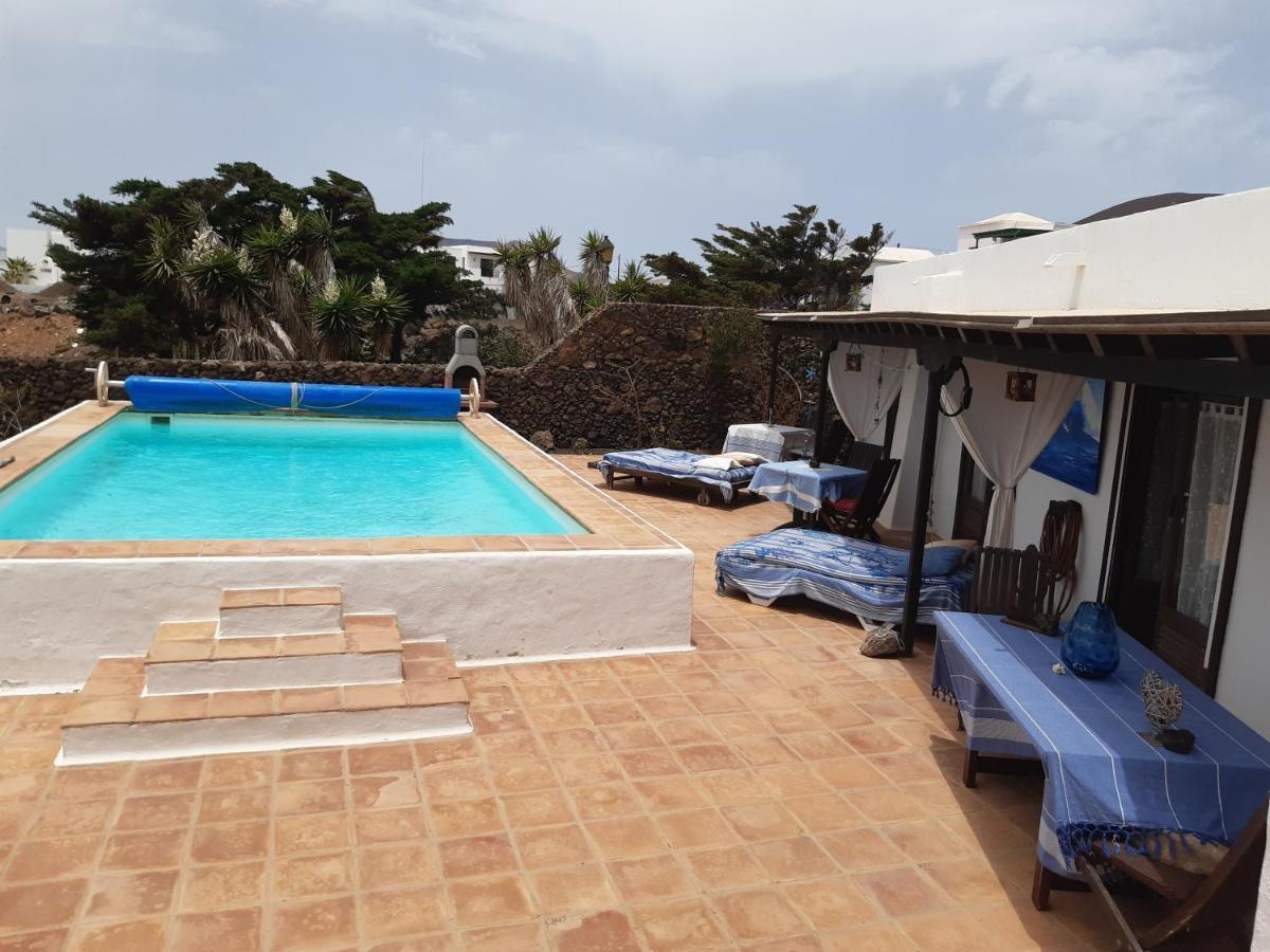 Tipica Lanzarote House Only Adults Bed and Breakfast Tías Exteriör bild