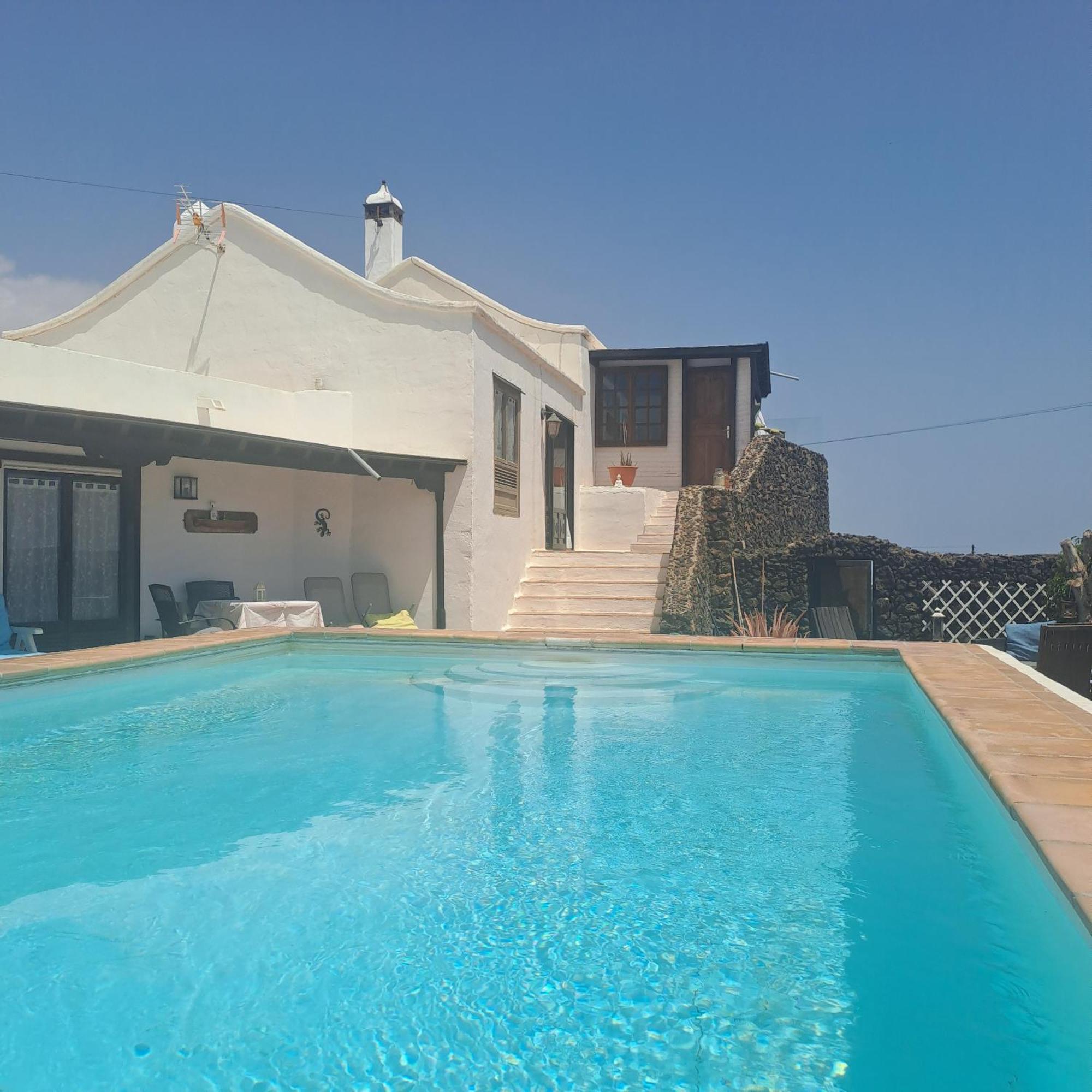 Tipica Lanzarote House Only Adults Bed and Breakfast Tías Exteriör bild