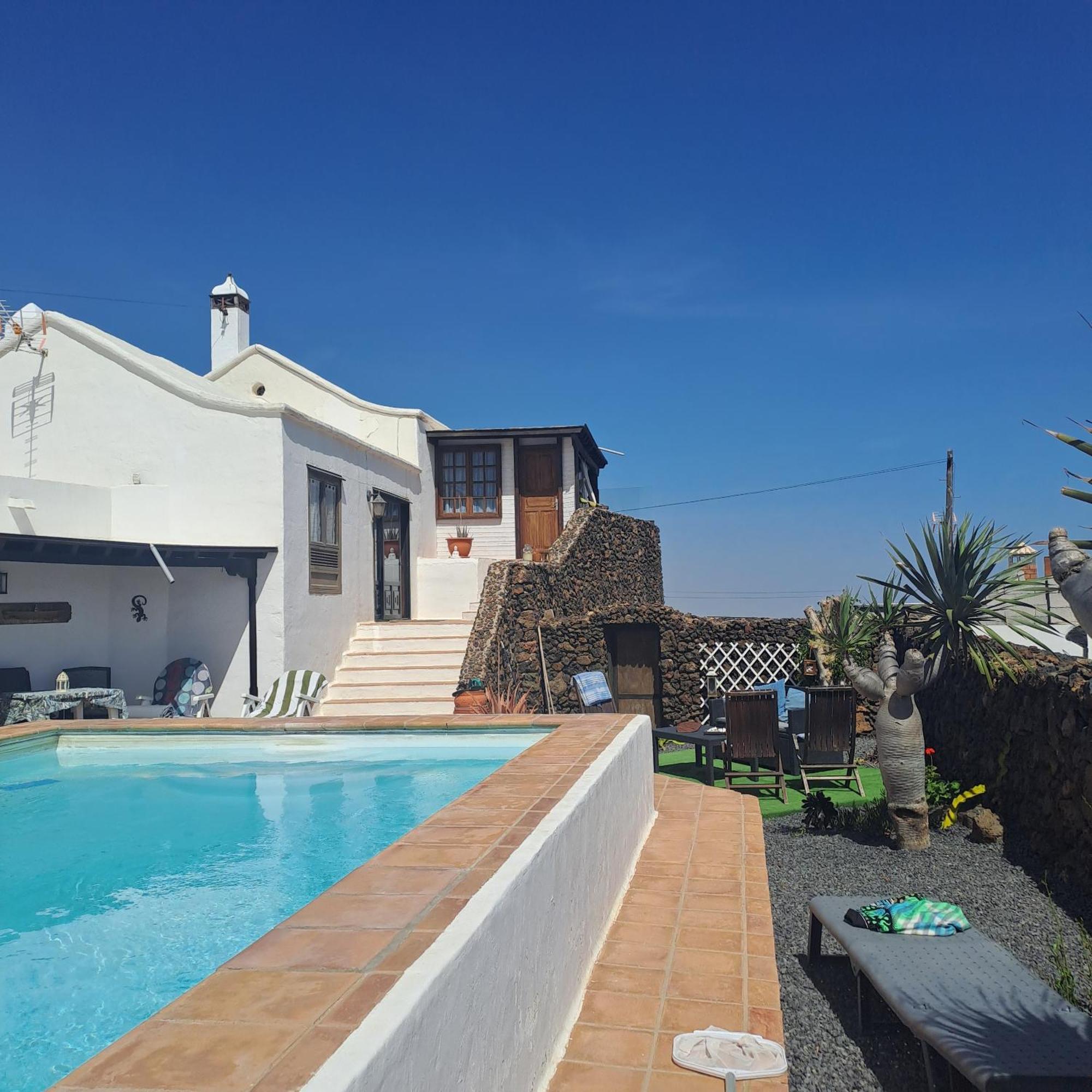 Tipica Lanzarote House Only Adults Bed and Breakfast Tías Exteriör bild