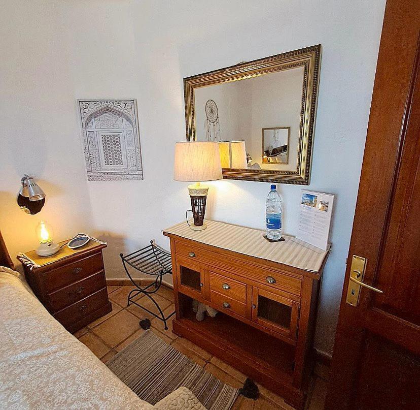 Tipica Lanzarote House Only Adults Bed and Breakfast Tías Rum bild