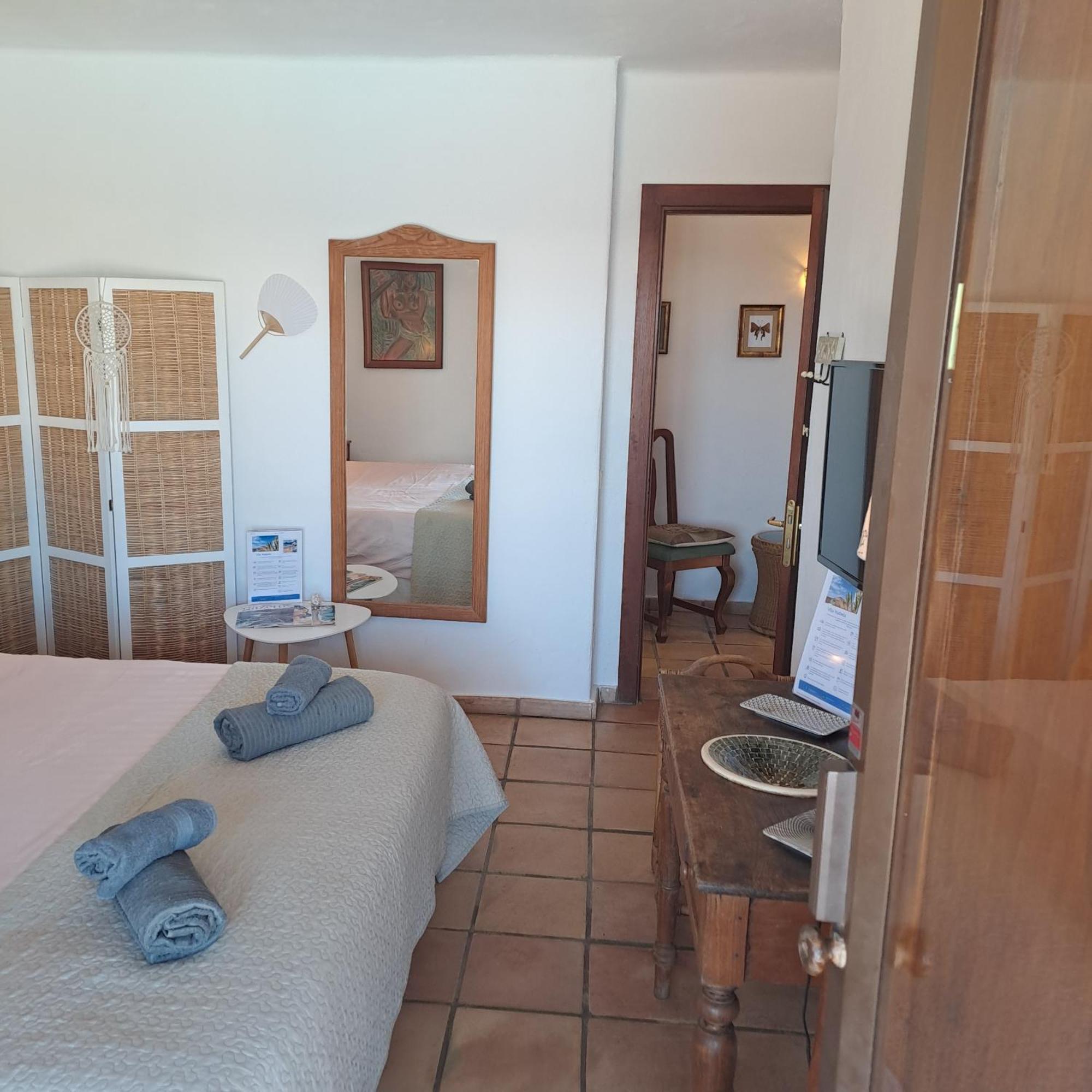 Tipica Lanzarote House Only Adults Bed and Breakfast Tías Exteriör bild